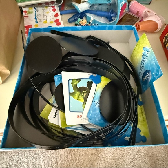 Disney Hedbanz “What Am I?” Family Game | Spin Master | Ages 7+ | Fair Condition - Picture 8 of 11